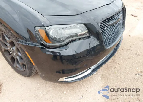 2015 Chrysler 300 Limited z USA, uszkodzony, nr VIN 2C3CCAAG1FH749484